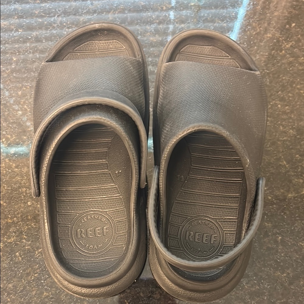 Reef kids foam Rio slide black size 11.5